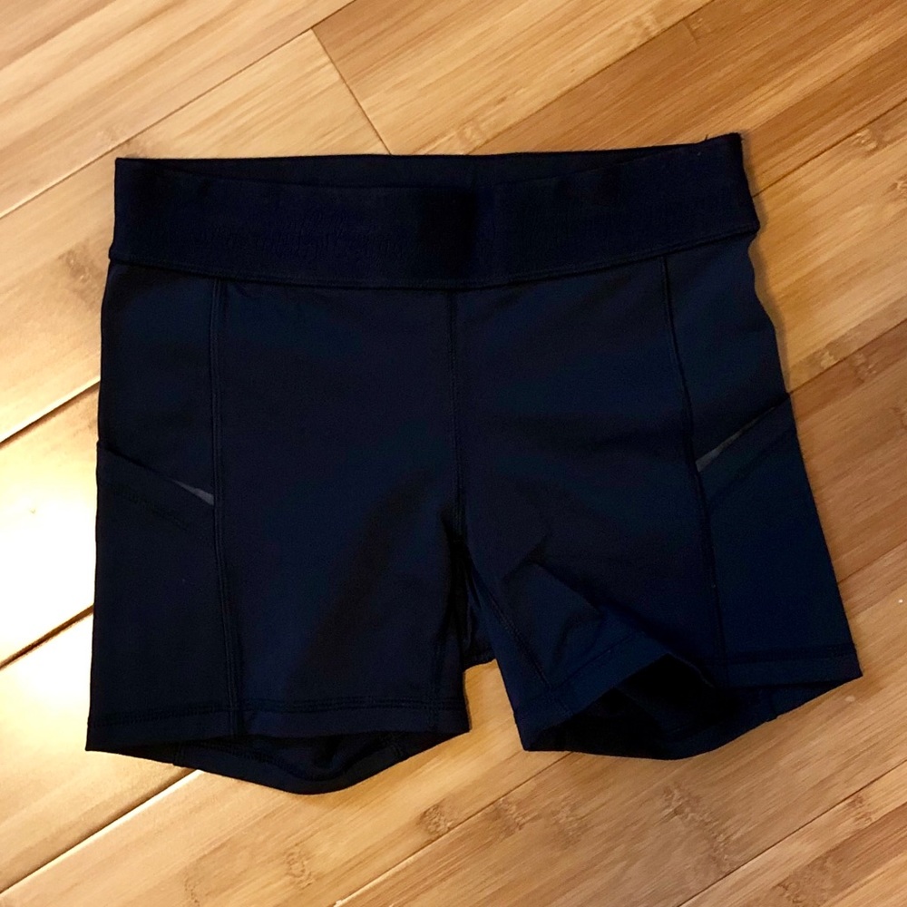 Lululemon shorts WITH POCKETS